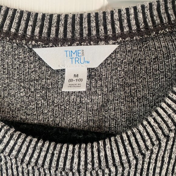 Time and Tru | Gray Long Sleeved Cropped Sweater - Matching Set Available - Picture 4 of 5